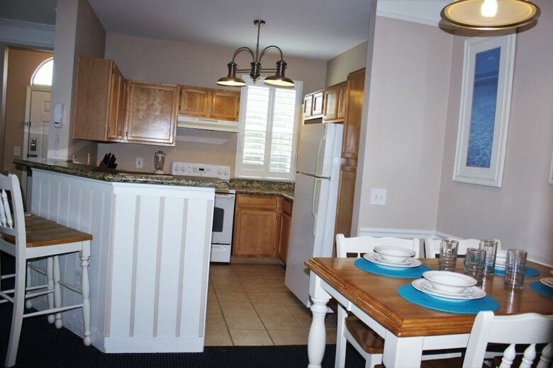 Runaway Beach Club 21202 - Two Bedroom Condo