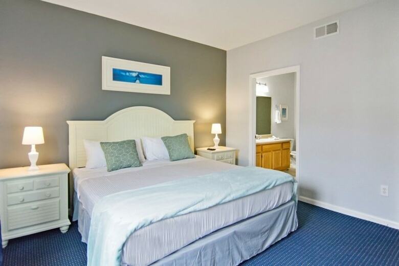Runaway Beach Club 2202 - Three Bedroom Condo