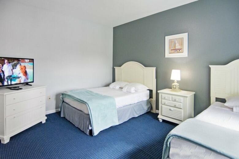 Runaway Beach Club 2202 - Three Bedroom Condo