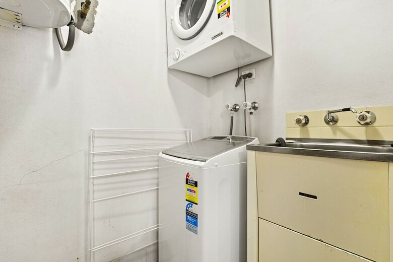 Apartamentos Mistral Court, Unit 7/17 Mistral Close