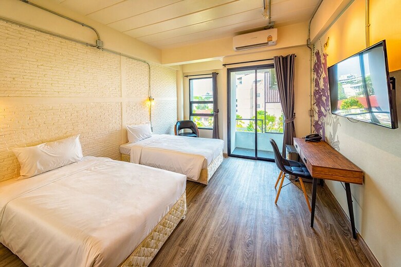 Hostal Bangkok Oasis Hotel