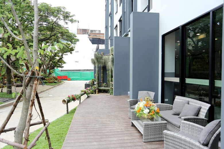 Hostal Bangkok Oasis Hotel