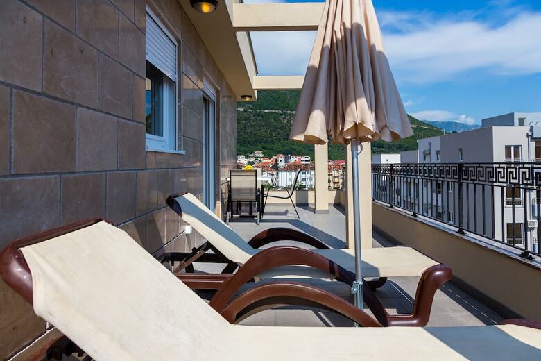 Aparthotel Almare Apartments  Budva