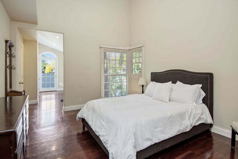 Hollywood Hills Upscale