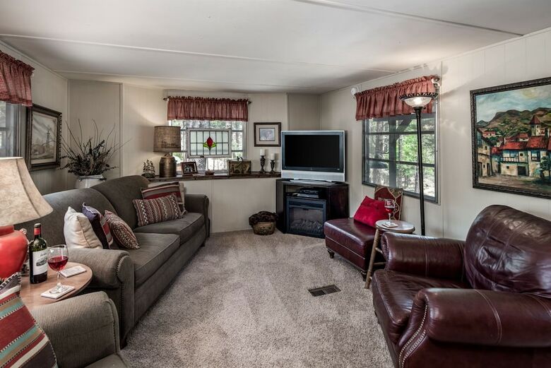 Rogers Roost - Three Bedroom Cabin