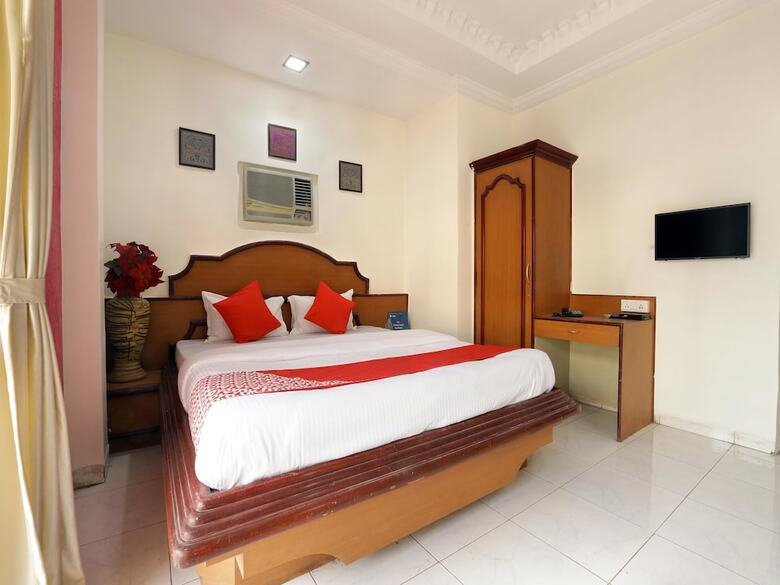 Oyo 12049 Hotel Ravi Kiran Executive