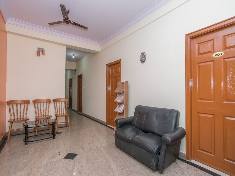 Hotel Oyo 12024 Sree Nandanam Residency