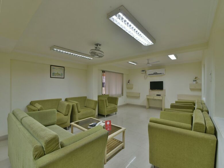 Hotel Oyo 12993 Pramila Court