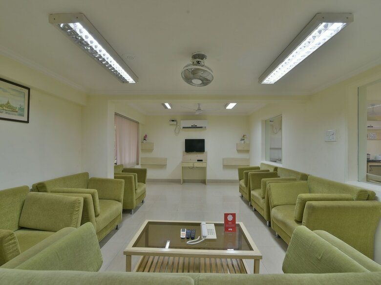 Hotel Oyo 12993 Pramila Court