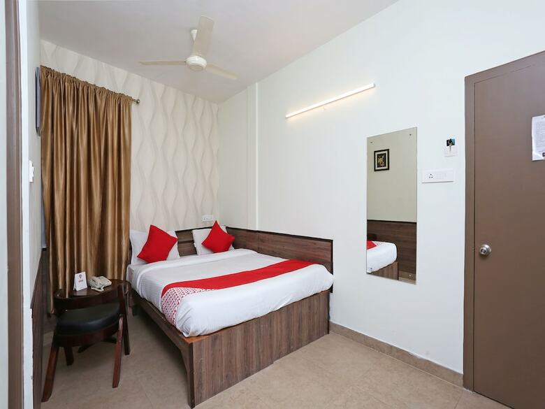 Oyo 13262 Hotel Indiana