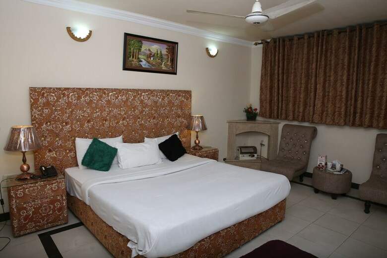 Hotel Apex Inn
