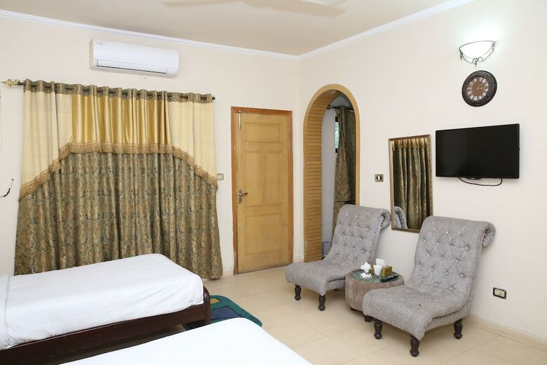 Hotel Apex Inn
