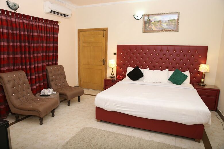Hotel Apex Inn