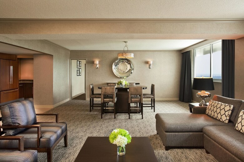 Hotel Sheraton Greensboro At Four Seasons