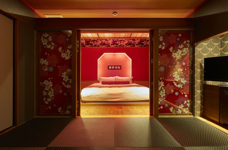 Hotel Love