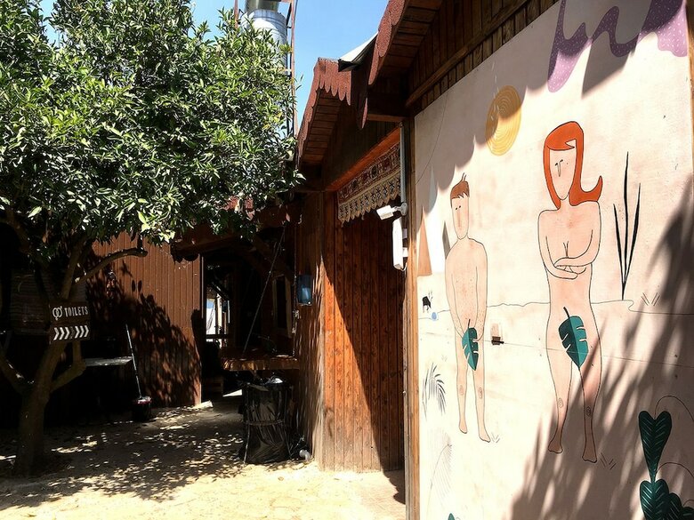 Hotel Base Bungalows