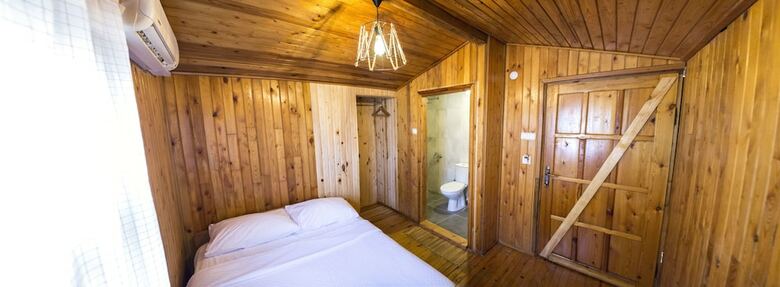 Hotel Base Bungalows