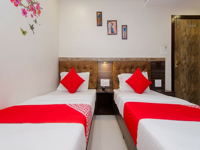 Hotel Oyo 13540 Golden Palace