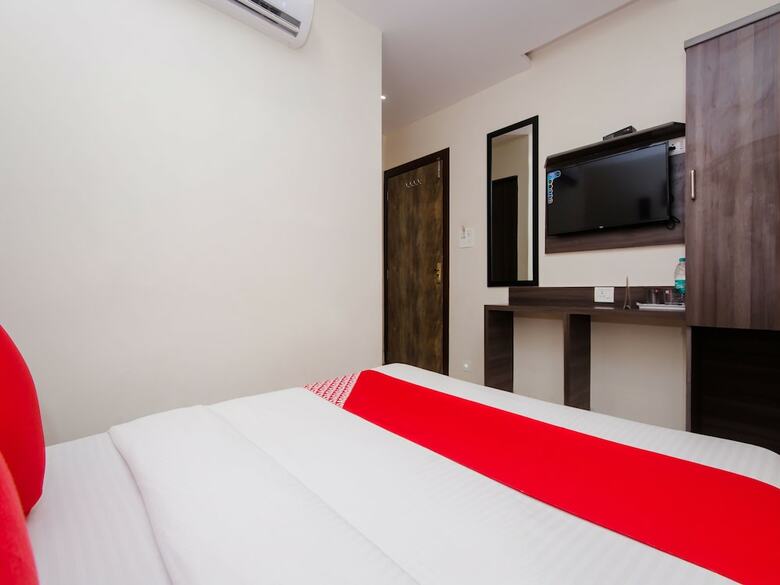 Hotel Oyo 13540 Golden Palace