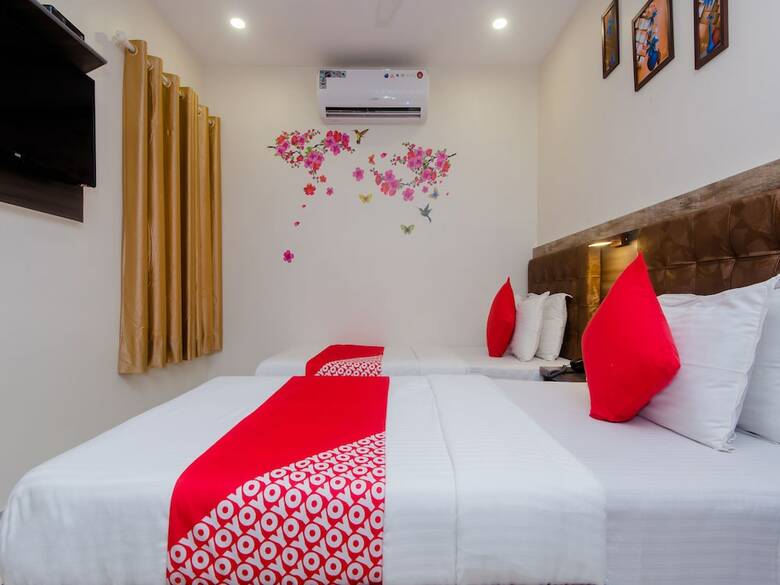 Hotel Oyo 13540 Golden Palace