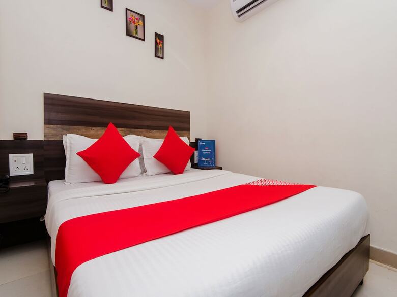 Hotel Oyo 13540 Golden Palace