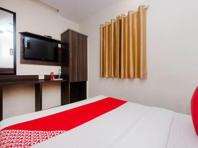 Hotel Oyo 13540 Golden Palace