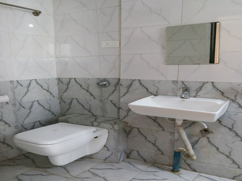 Hotel Oyo 13540 Golden Palace
