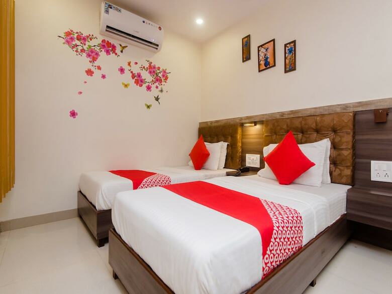 Hotel Oyo 13540 Golden Palace