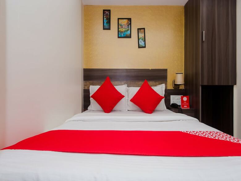 Hotel Oyo 13540 Golden Palace