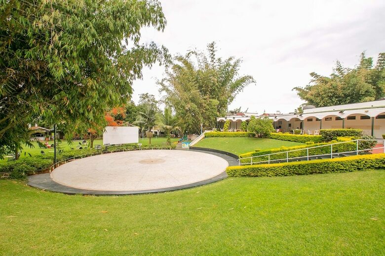Green Hills Hotel