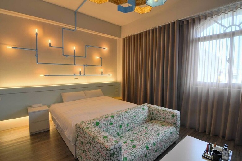 Bed & Breakfast Art Zone