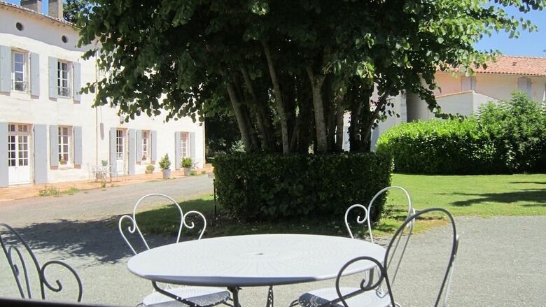 Hotel Chambres D'h�tes Le Clos De La Garenne