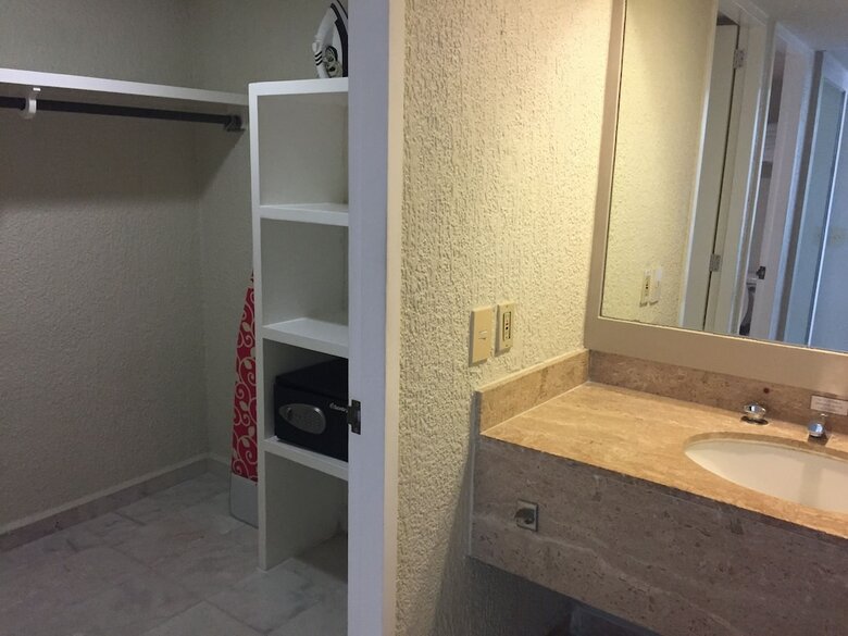 Ocean Front Condo In Hotel Zone