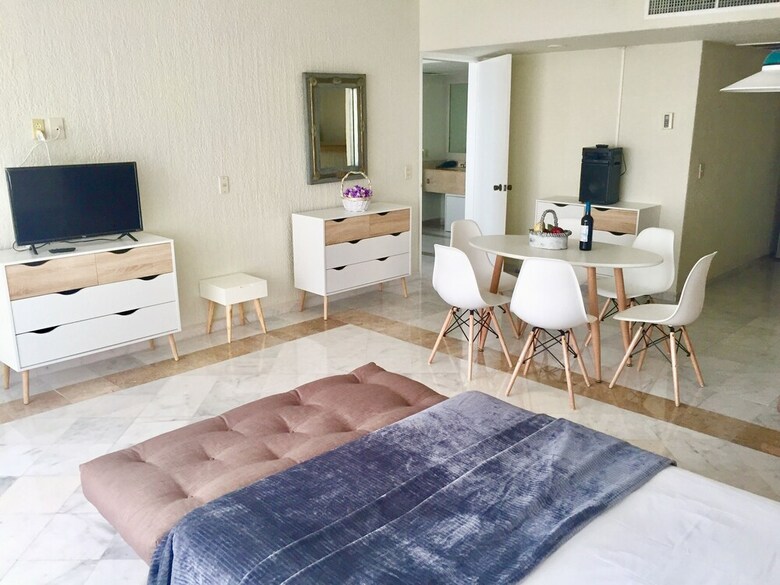 Ocean Front Condo In Hotel Zone