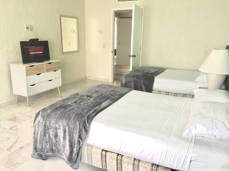 Ocean Front Condo In Hotel Zone