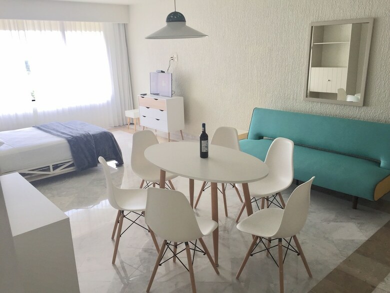 Ocean Front Condo In Hotel Zone