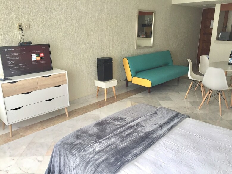 Ocean Front Condo In Hotel Zone