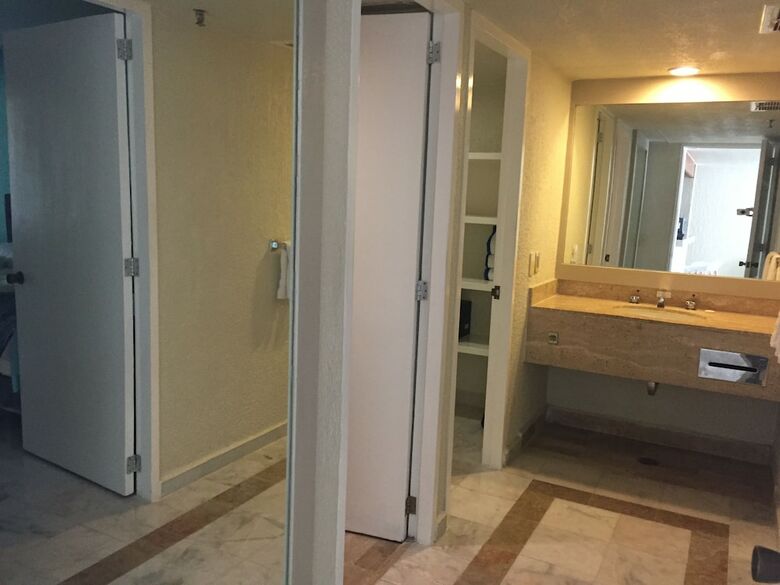 Ocean Front Condo In Hotel Zone