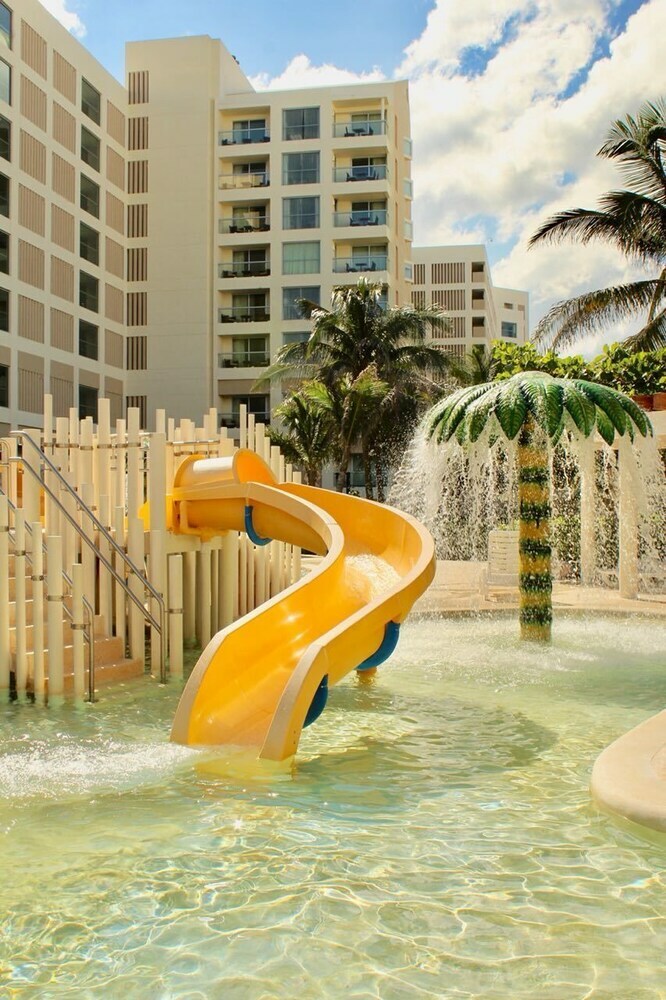 Ocean Front Condo In Hotel Zone