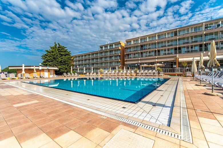 Arena Hotel Holiday