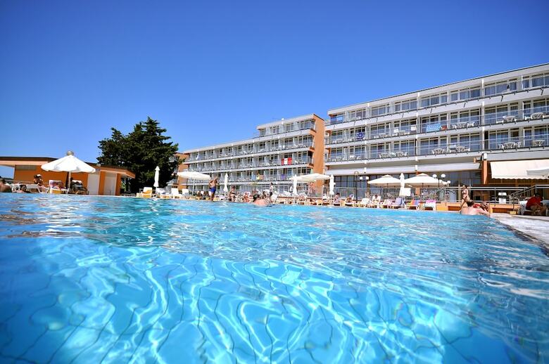 Arena Hotel Holiday