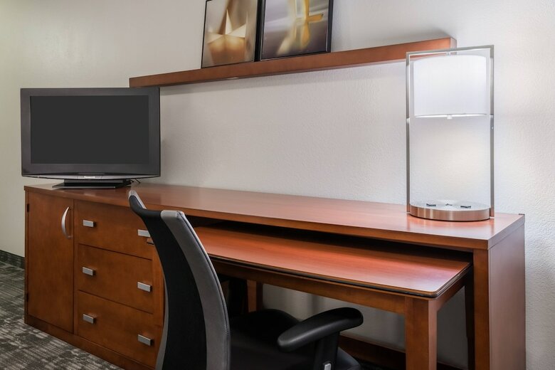 Hotel Courtyard By Marriott Mobile