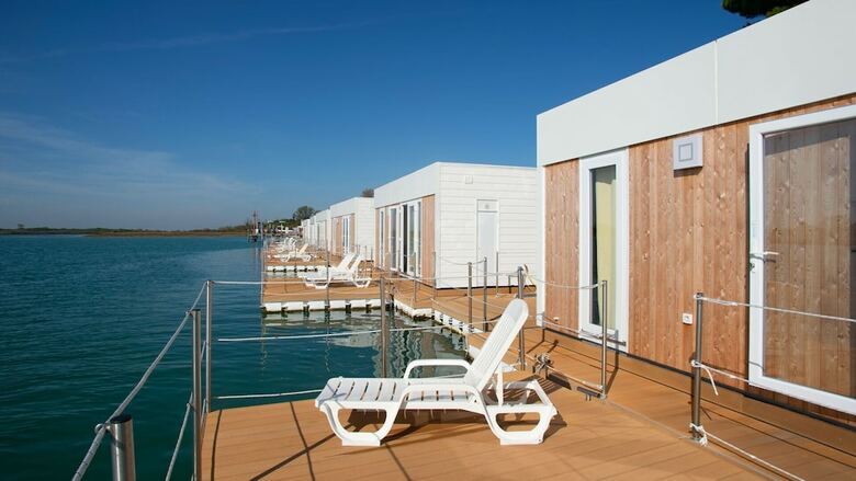 Floating Resort
