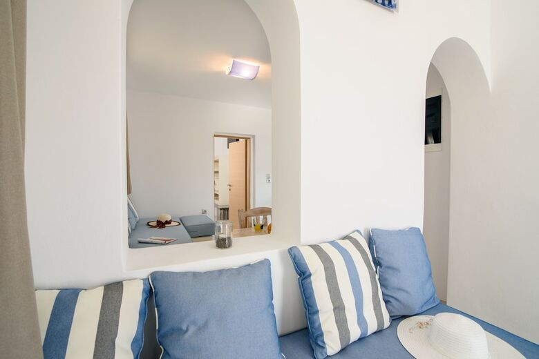 Villa George Santorini