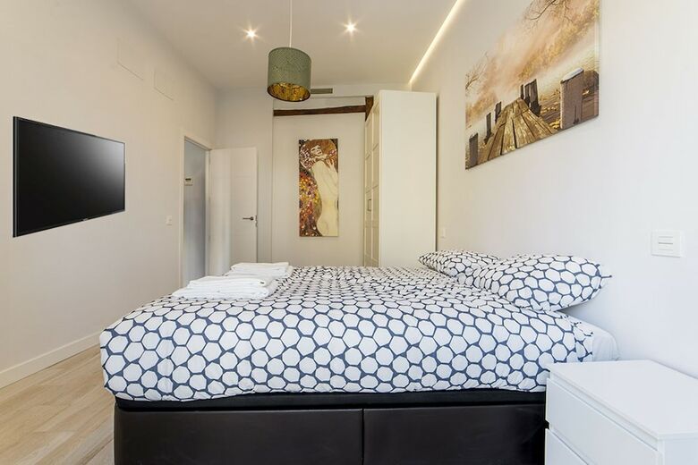 Brand New Apartment Next To Puerta Del Sol