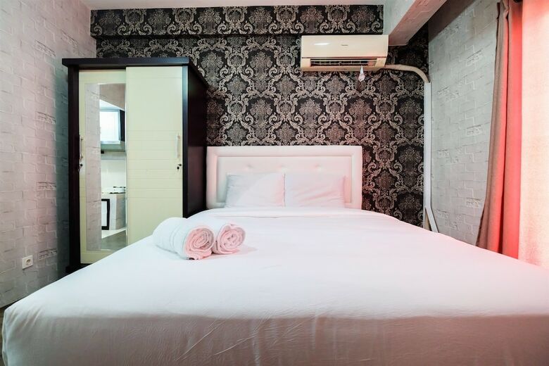 Studio Room At Sunter Park View Apartment By Travelio