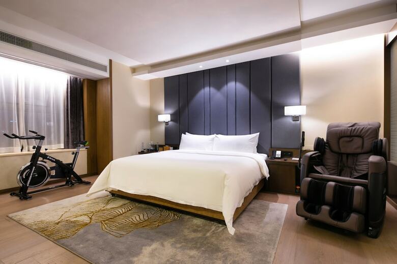 Kuanrong Luxury Suites Hotel(daping Times Square)