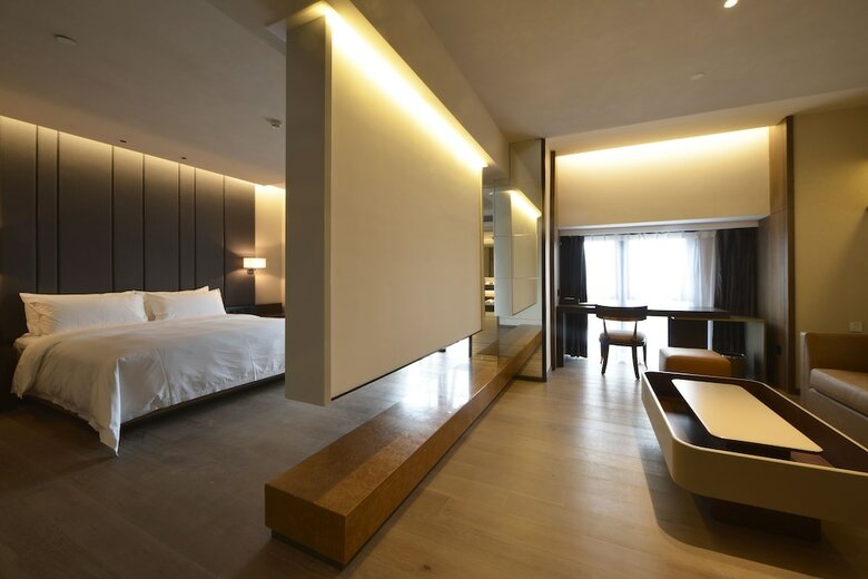 Kuanrong Luxury Suites Hotel(daping Times Square)