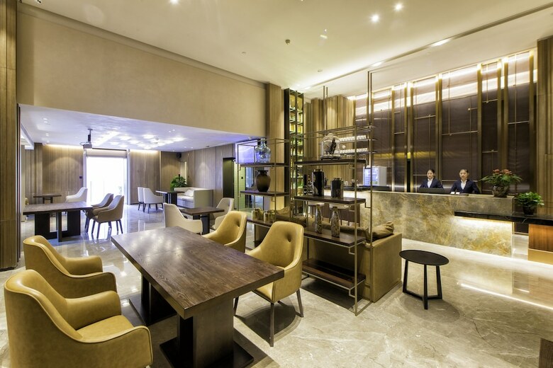 Kuanrong Luxury Suites Hotel(daping Times Square)