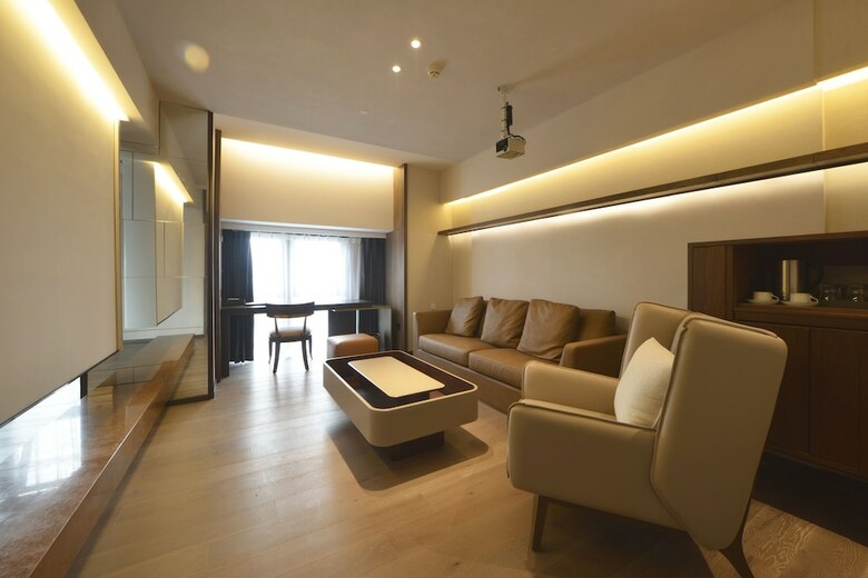 Kuanrong Luxury Suites Hotel(daping Times Square)